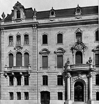 Geschäftshaus für die Behörde des Civilkabinetts Sr. Majestät des Kaisers, Wilhelmstr. 64 in Berlin, in: Moderne Neubauten, hrsg. v. Wilhelm Kick, 4. Jahrgang, Stuttgart 1902, Bl. 34. (wikimedia commons)